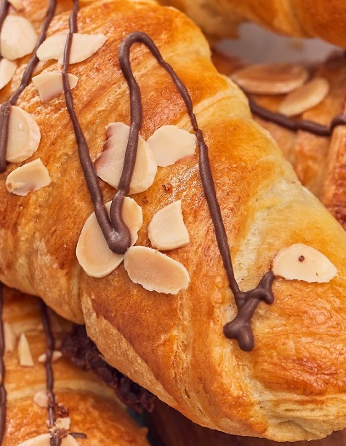 Croissant de Nutella y almendras